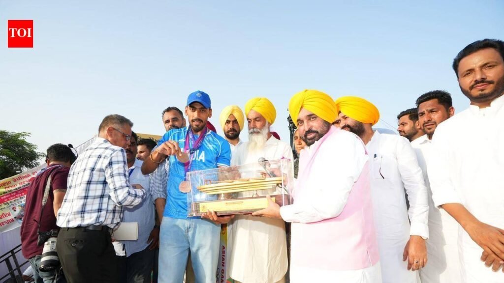 Satnam Singh gets Rs 50 lakh cash award for Asian Games bronze | Chandigarh News
