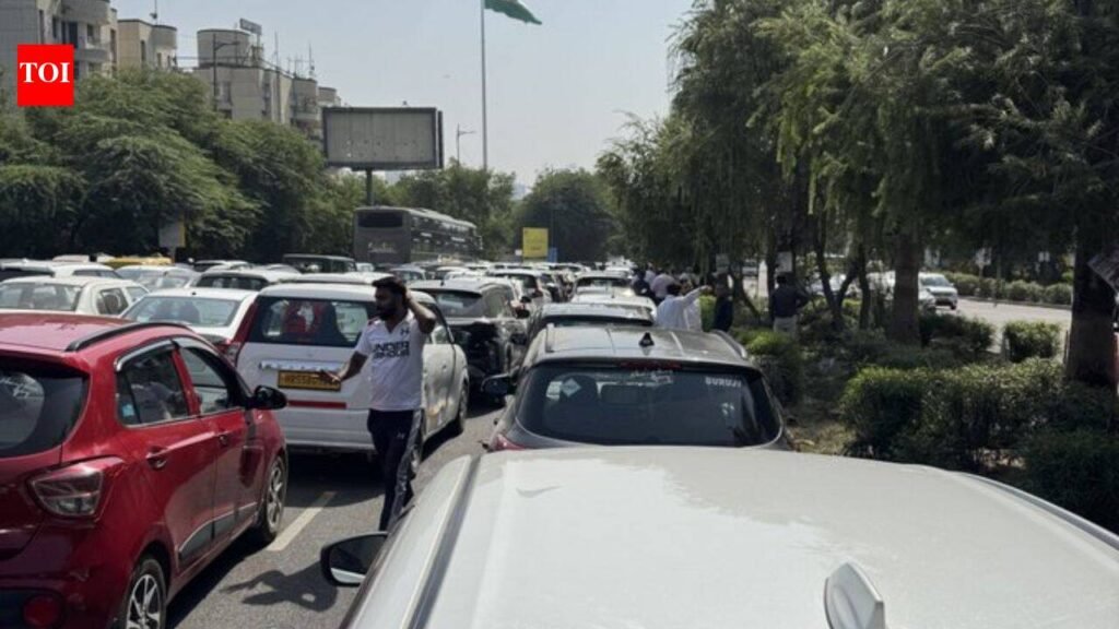 Delhi-NCR traffic alert: Central Delhi barricaded amid INDIA bloc march, VIP movement; avoid these routes | Delhi News