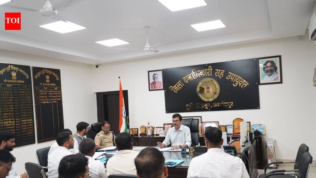 Before Durga Puja, crackdown on encroachments, illegal parking on NH-33 in East Singhbhum district | Ranchi News