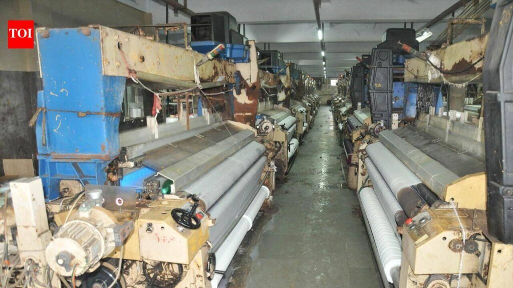 Weaving workers makes labour issues knottier | Surat News