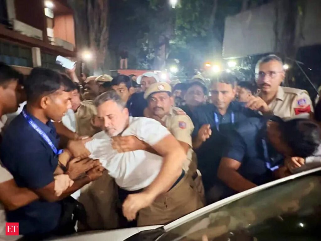 Rahul Gandhi, other Congress leaders released by Delhi Police after detention