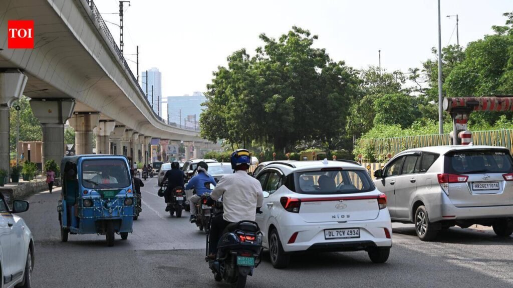 No police to stop them, e-ricks and autos take wrong way to Botanical Garden | Noida News