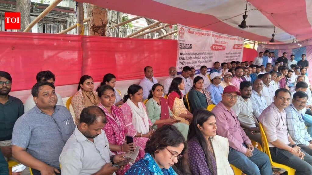 SC/ST welfare cadre officers intensify stir, launch indefinite dharna | Patna News