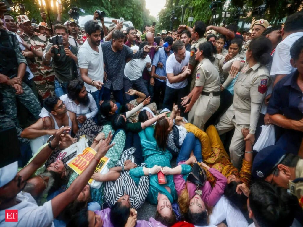 3 more FIRs against Rahul Gandhi, Priyanka Gandhi, cases of alleged assault on police personnel during Wednesday protests