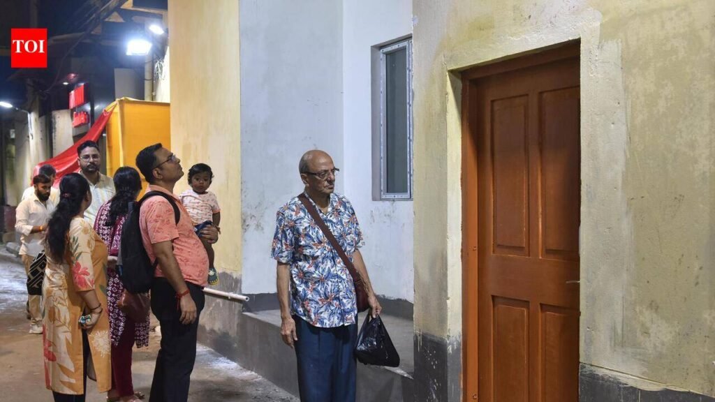 Collapse zone: 10 families get keys to new homes | Kolkata News