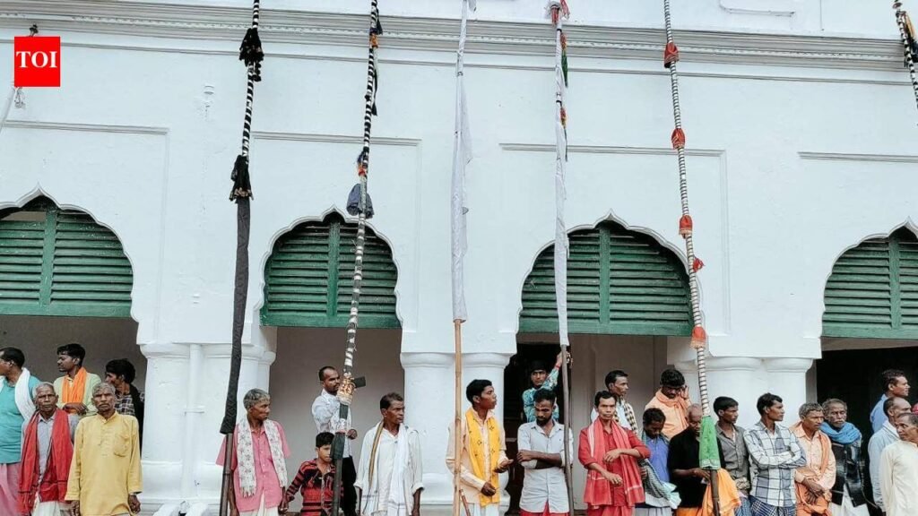 Royalty gone, Jeypore keeps its tribal tradition of lathi worship alive on Dussehra | Bhubaneswar News