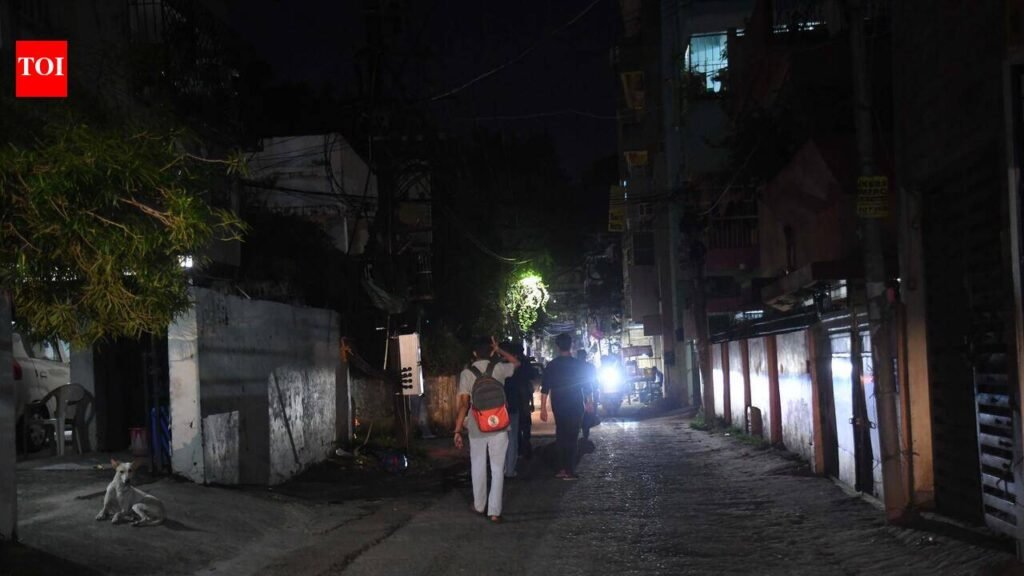 Poor lighting, encroachments pose challenges | Patna News