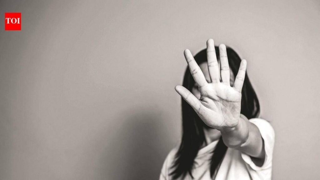 Gota woman threatened, assaulted; names ex in complaint | Ahmedabad News