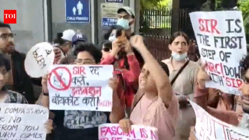 IYC launches legal helpline for protesters detained during CJP protests in Delhi | Delhi News