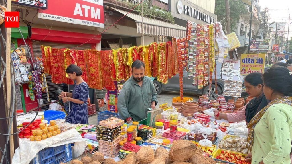 Festive rush in city markets as Navratri starts today | Prayagraj News