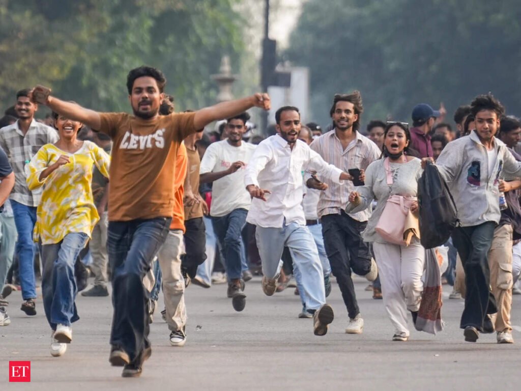 Delhi protesters: Posters, masks and swimming goggles: How Delhi protesters prepared for CJP’s latest demonstration