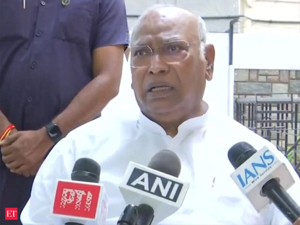 Kharge, Rahul Gandhi to meet CJI on Monday, allege EC autonomy under threat