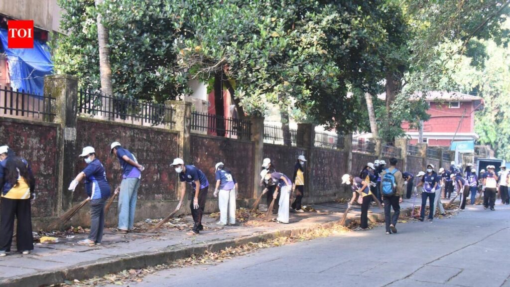 Gen Z participate in cleaning Railway Station Road | Mangaluru News