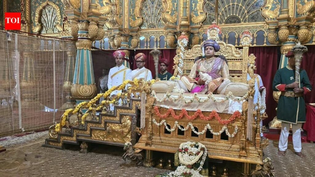 Royal family holds private Dasara celebrations at palace | Mysuru News