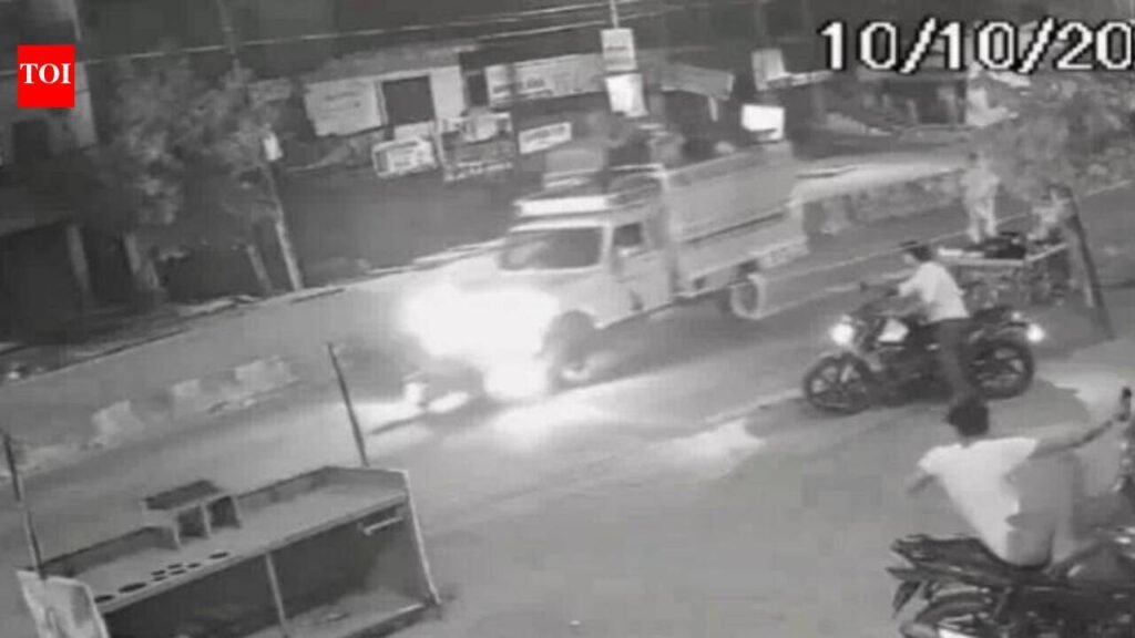 Scooter rider dragged over 200m by pickup in Ghatampur | Kanpur News