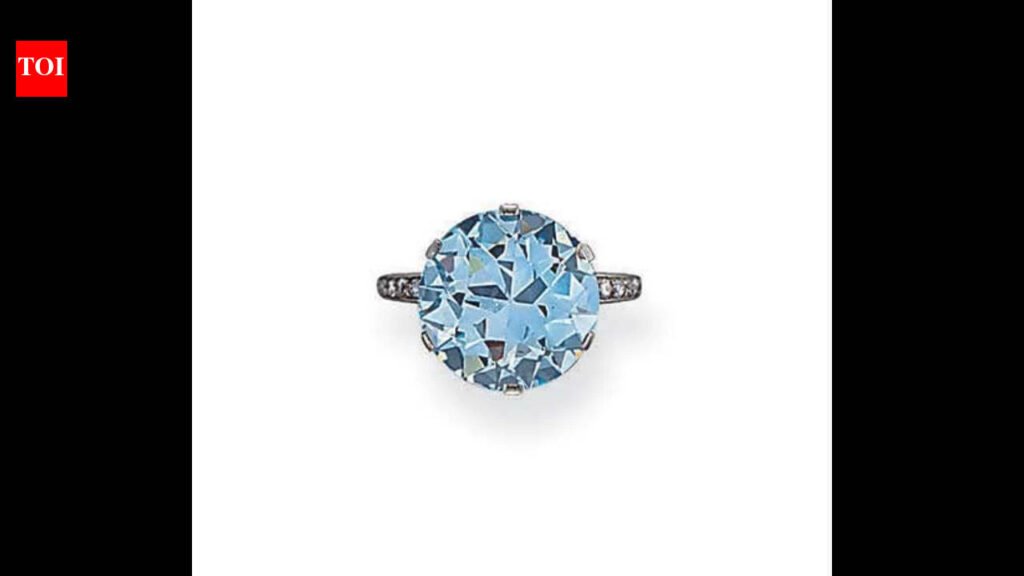 A woman kept a diamond ring in a drawer for 50 years without knowing its value; experts found a rare 7.81-carat blue diamond worth £2.6 million | World News