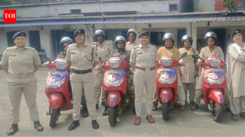 All-women commando squad deployed in Jamshedpur for safety of women, girls during Durga Puja | Ranchi News
