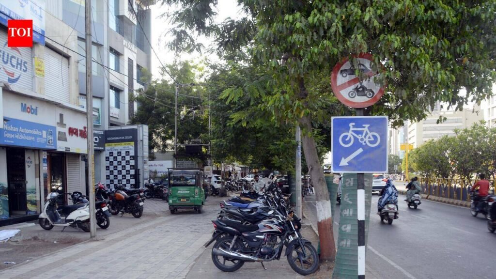 Cycle tracks reclaimed on 150-Foot Ring Road | Rajkot News