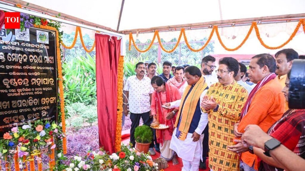 Mayor fumes at name omission from plaque; act inadvertent, says BJP | Bhubaneswar News