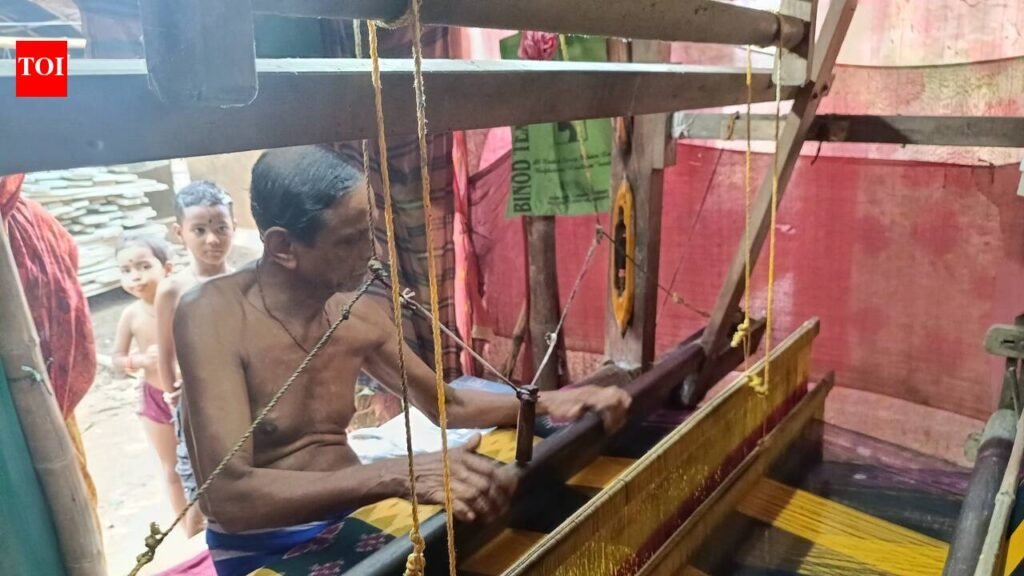 Weavers report low sales, blame middlemen | Bhubaneswar News