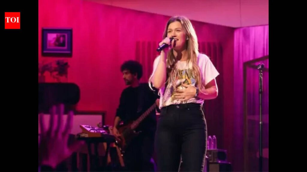 CCTV footage of Kelly Clarkson’s interaction at Brooklyn store released – WATCH |