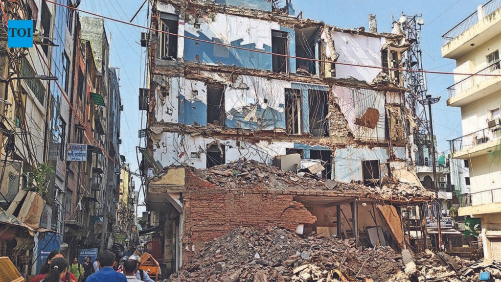 Three Satya Niketan buildings declared unsafe after MCD survey | Delhi News