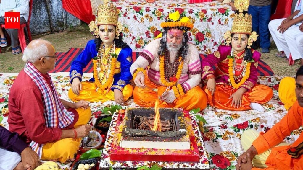 Daranagar Ramlila sees children lead Ramayan roles, draws crowds | Prayagraj News