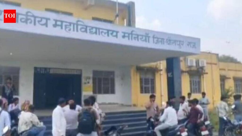 Female students allege indecent behaviour by lab asst | Jaipur News