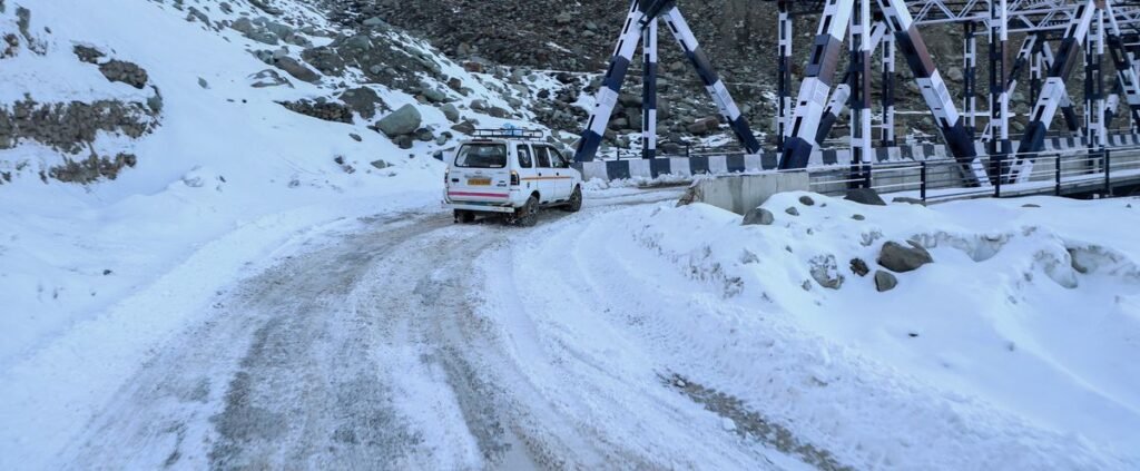 Mughal Road Reopens for Traffic After Snow Clearance