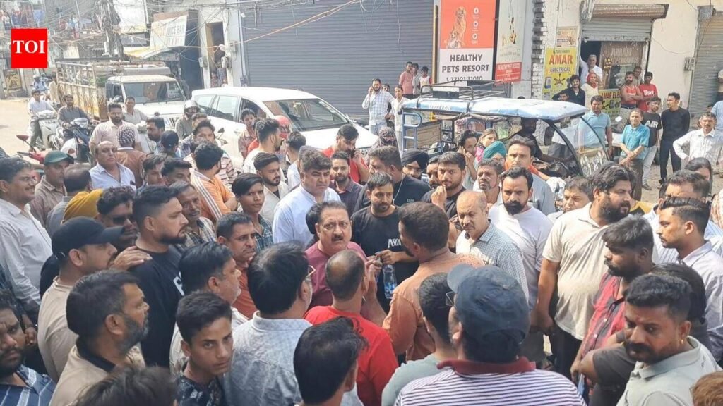 Medicine store vandalised after customer’s death | Ludhiana News