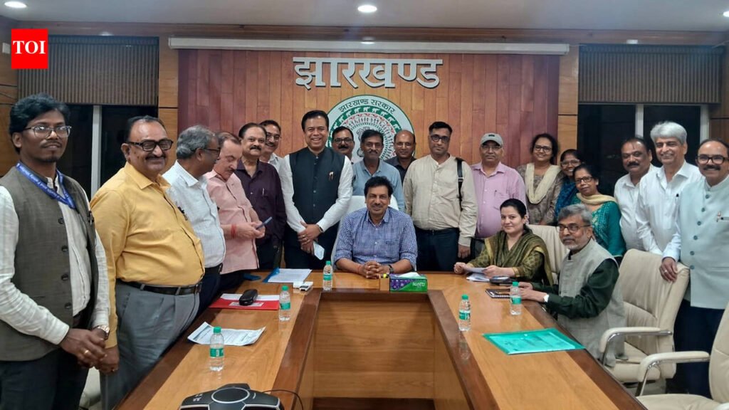 108 ambulance workers to ground fleet from Oct 21 after talks fail | Ranchi News