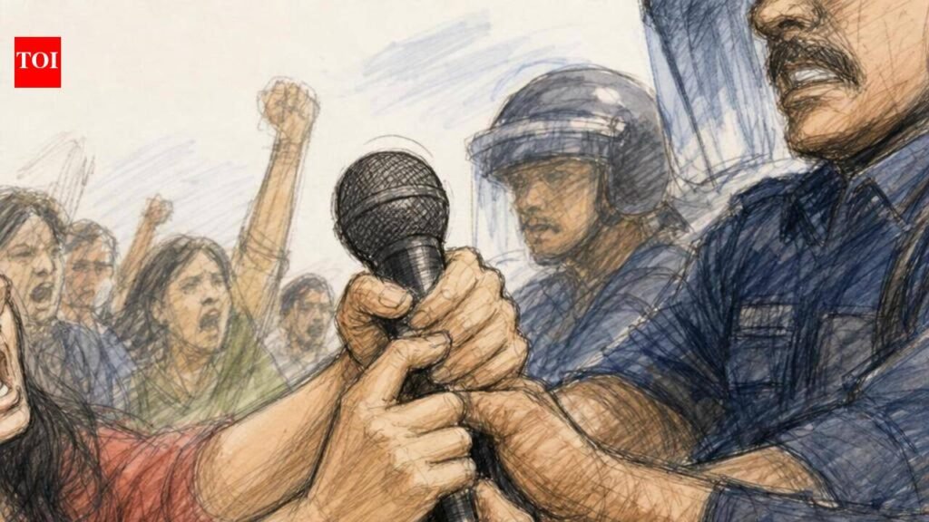 Police attempt to seize mic set at Manaveeyam Veedhi protest sparks row | Thiruvananthapuram News