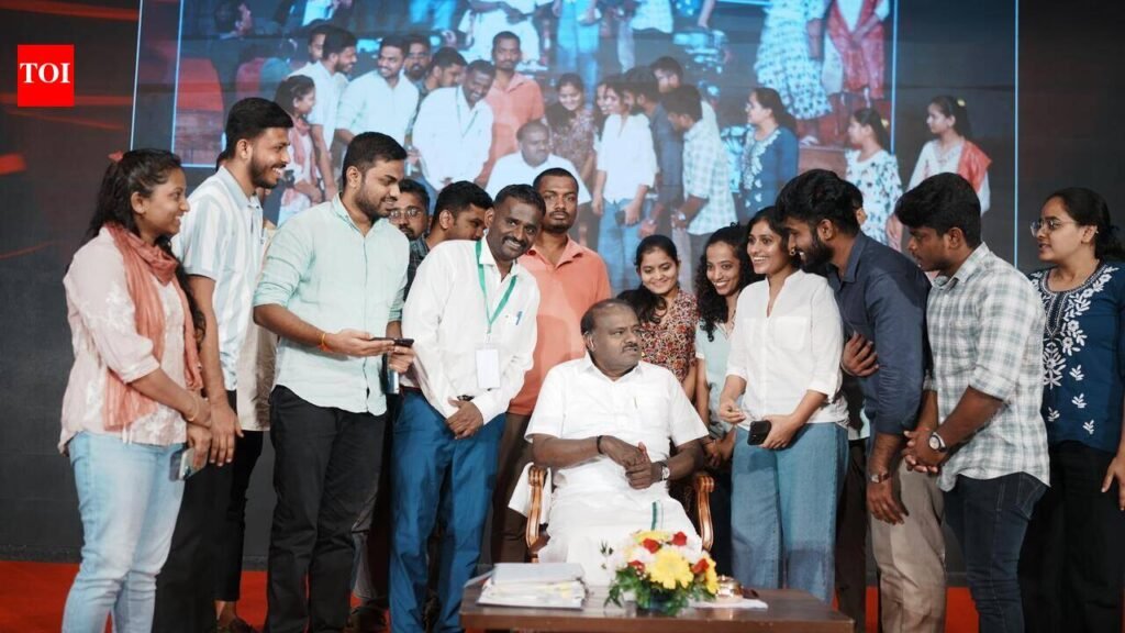 Kumaraswamy proposes 15-year cap on govt job tenure, says it will give others a chance | Bengaluru News