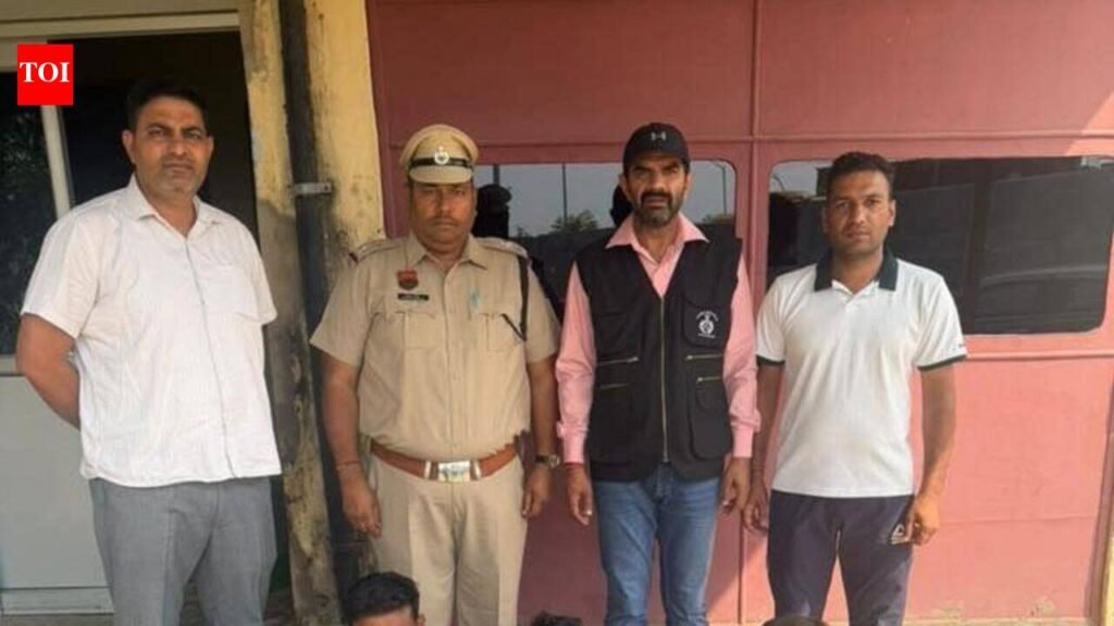 20 tonnes of cloves worth Rs 2 crore being transported from Maharashtra to Delhi stolen from transit truck, 3 held | Gurgaon News