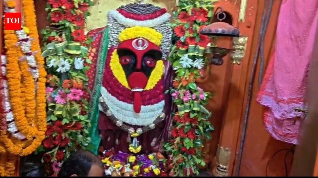 Devotion marks 7th day of Navratri at Maa Kalaratri temple in Kashi | Varanasi News
