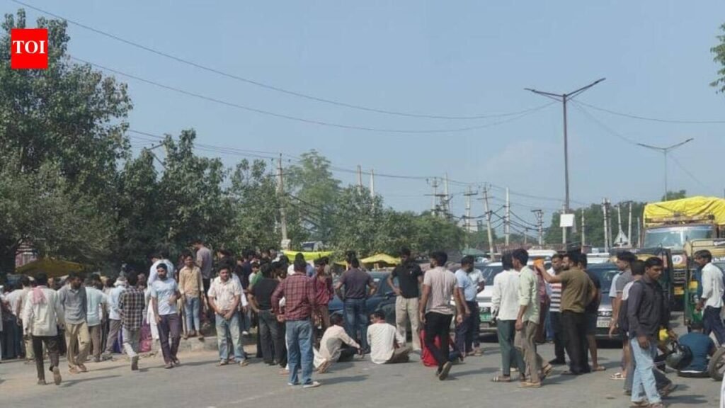 Daulah villagers, family block Sohna-Gurgaon road, demand arrests in murder | Gurgaon News