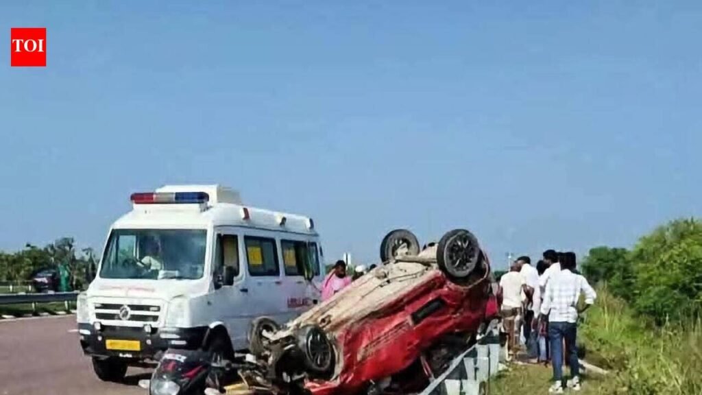 Man, son killed as car hits divider on Purvanchal eway in Azamgarh | Varanasi News