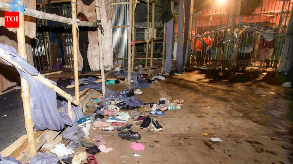 Hour-long downpour turns Chorbagan pandal into a death trap | Kolkata News
