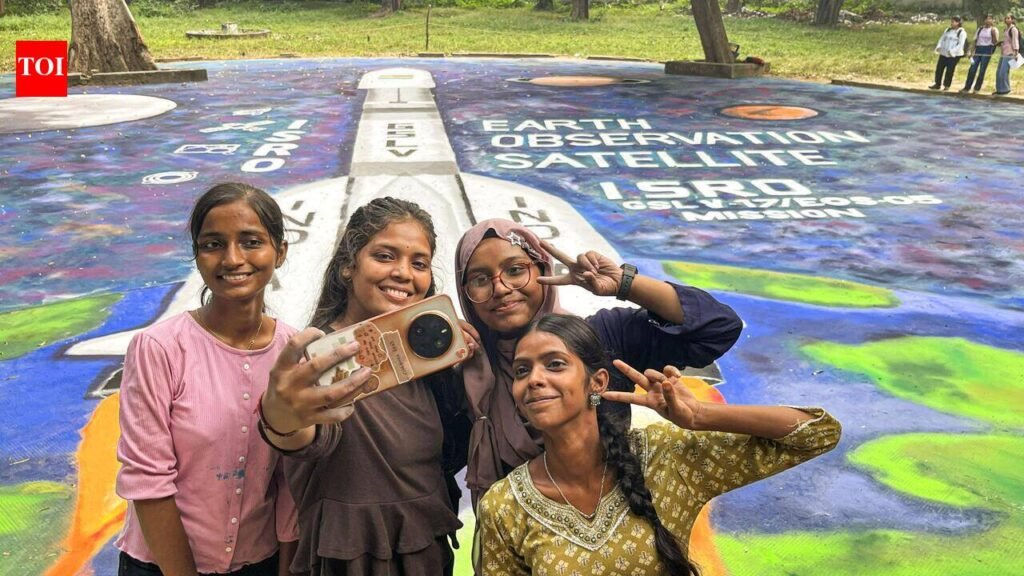LU’s rocket rangoli celebrates India’s space tech growth | Lucknow News