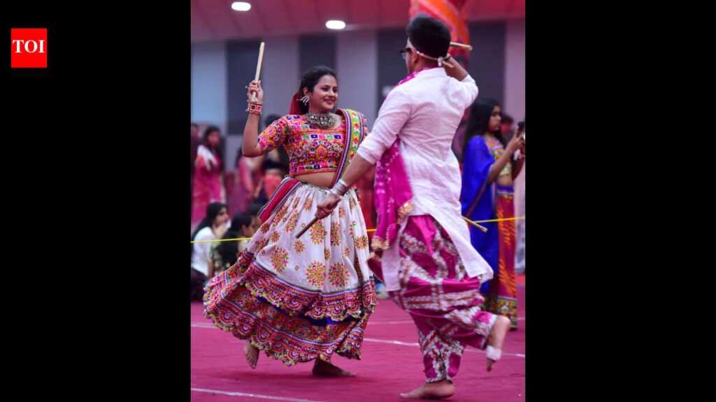FOLK RHYTHMS TO FUSION:Dandiya & Garba Celebrations Are Evolving | Bengaluru News