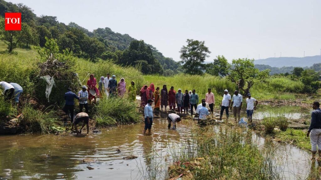 Teachers build Vanarai bund through voluntary labour in tribal village in Khed | Pune News