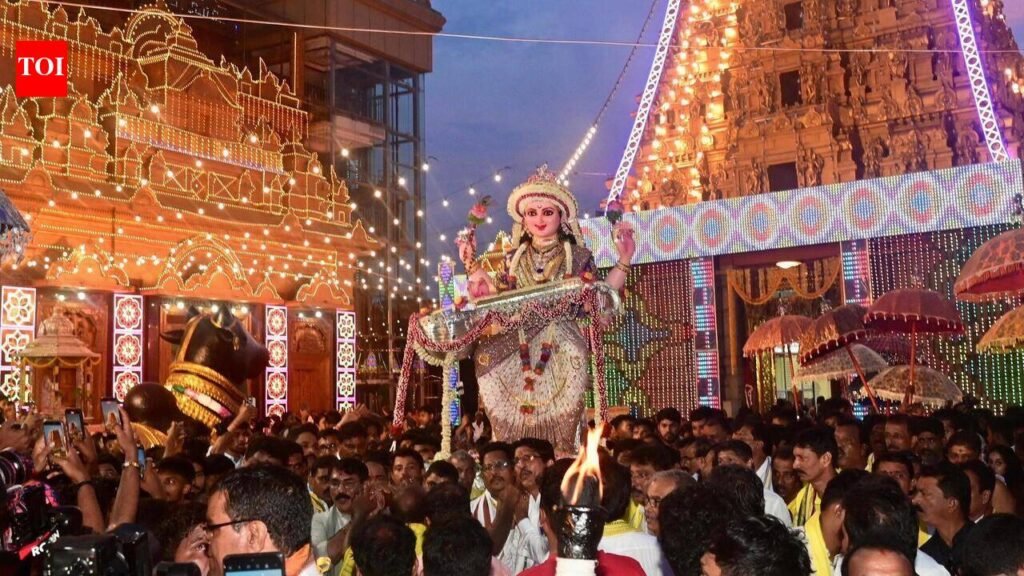 Lakhs throng Mangaluru to witness Dasara procession | Mangaluru News