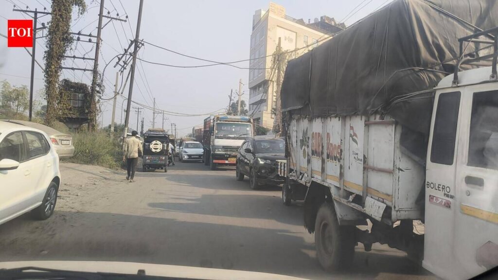 Encroachments causing traffic snarls in Dhandari, say traders | Ludhiana News