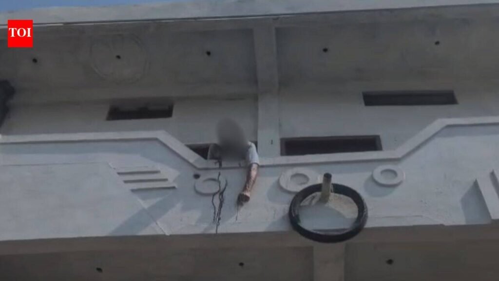 Man spits gutkha from 3rd-floor balcony, dies after coming in contact with 11kV wire | Bhopal News