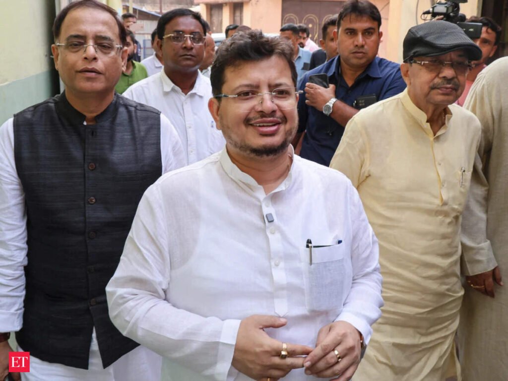 Row over TMC, its symbol: Supreme Court grants 20 days to rival factions to file pleadings before EC