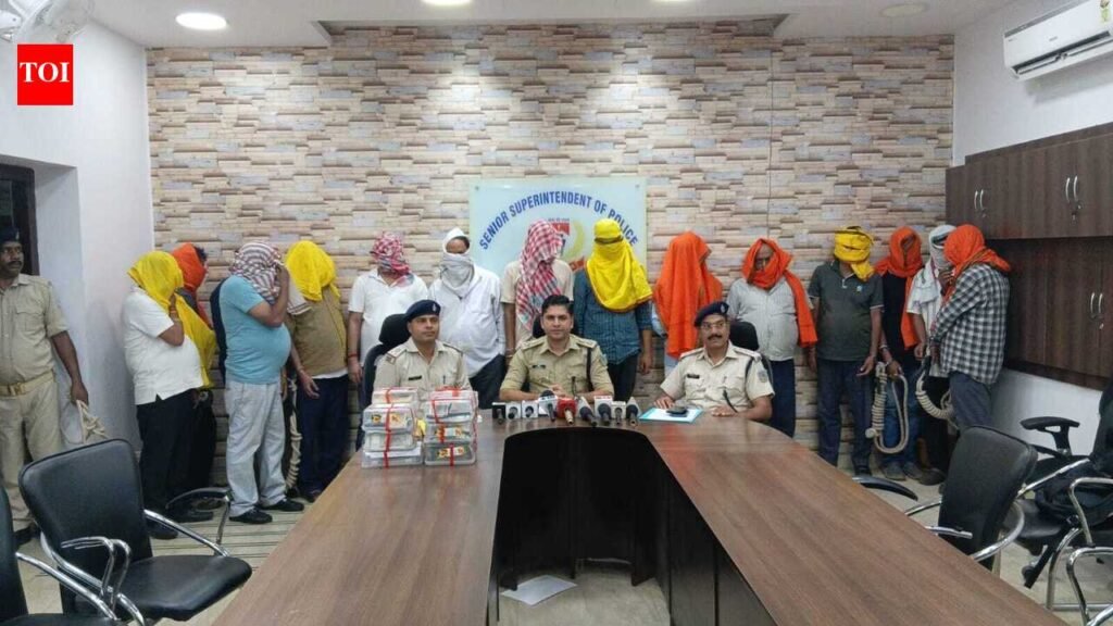 Jamshedpur police arrest 15 for gambling, seize cash and phones | Ranchi News