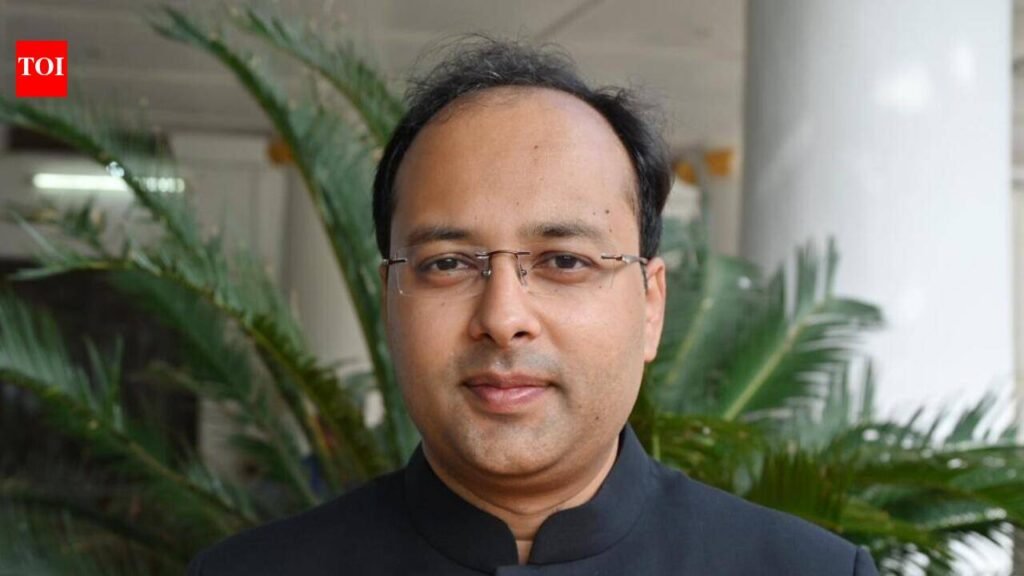 DM orders PNG connections for hotels and monasteries in 7 days | Patna News