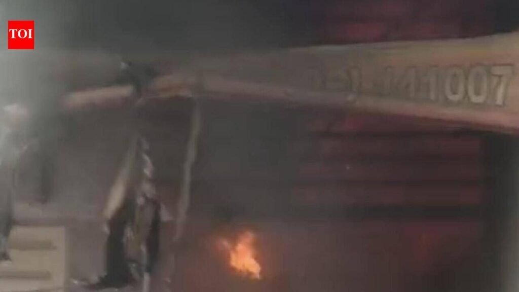 Fire engulfs two floors of Sunder Nagar garment unit | Ludhiana News
