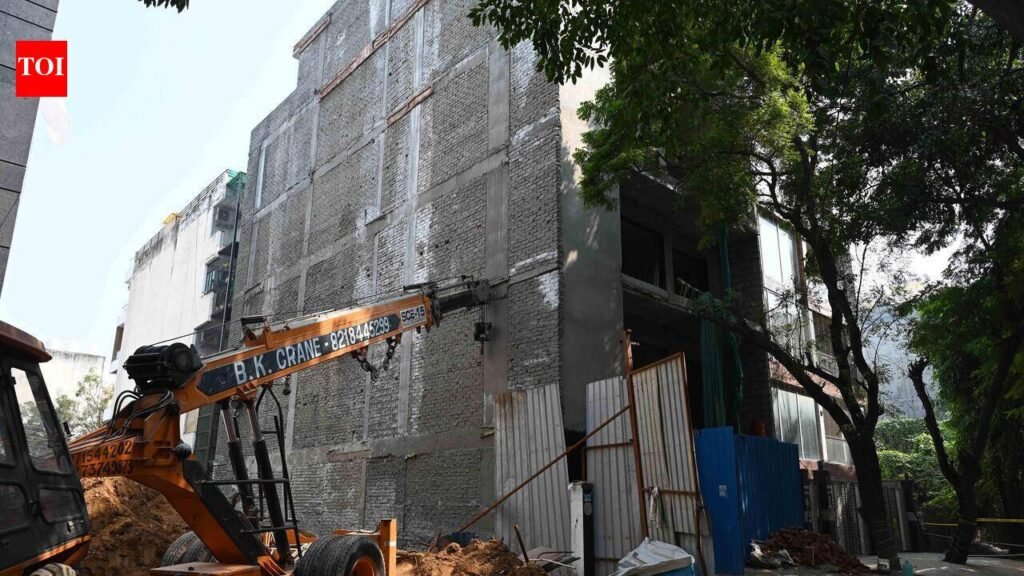 Evacuated families in Gurgaon’s Sushant Lok-I hope to return home as tilted building may be secured; neighbouring plot owner says House 1770 provided with RCC support, ‘building stable’ | Gurgaon News