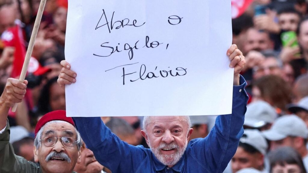 Lula takes to streets with people’s demands as Flávio leans on Big Tech in Brazil’s presidential race